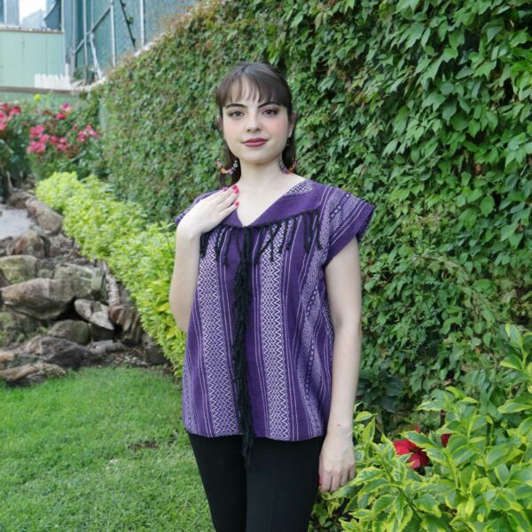 Blusa con flequito morada